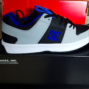 DC Shoes 5.5